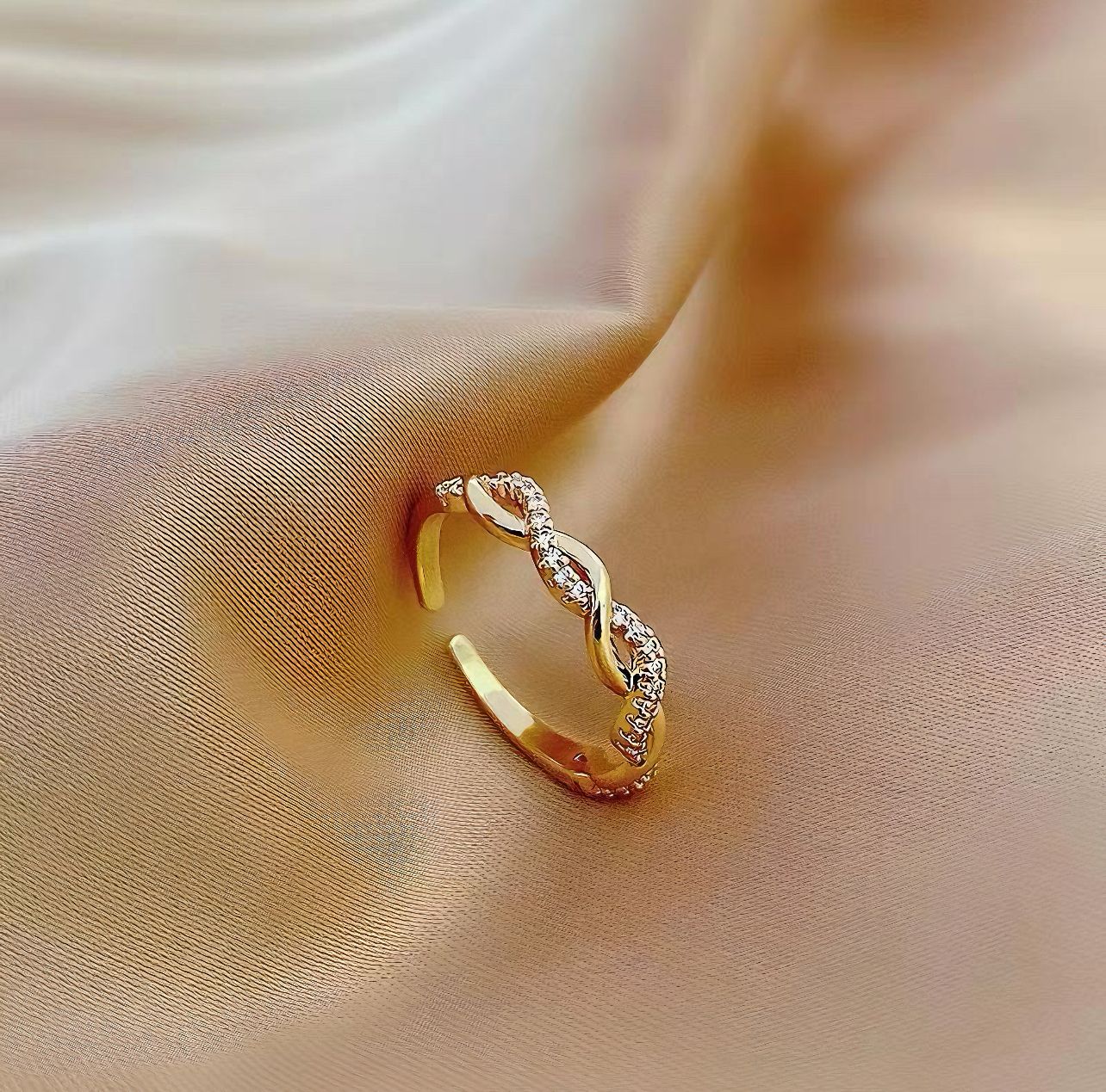 Twisted zircon ring
