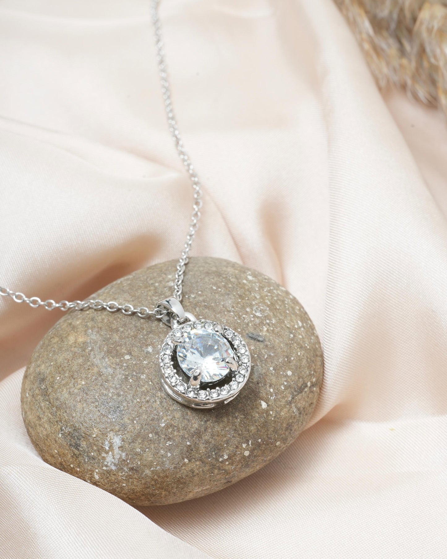 TIMELESS ROUND SOLITAIRE ZIRCONIA CRYSTAL PENDANT