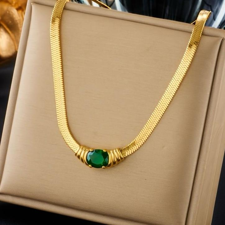 Emerald green gem bracelet