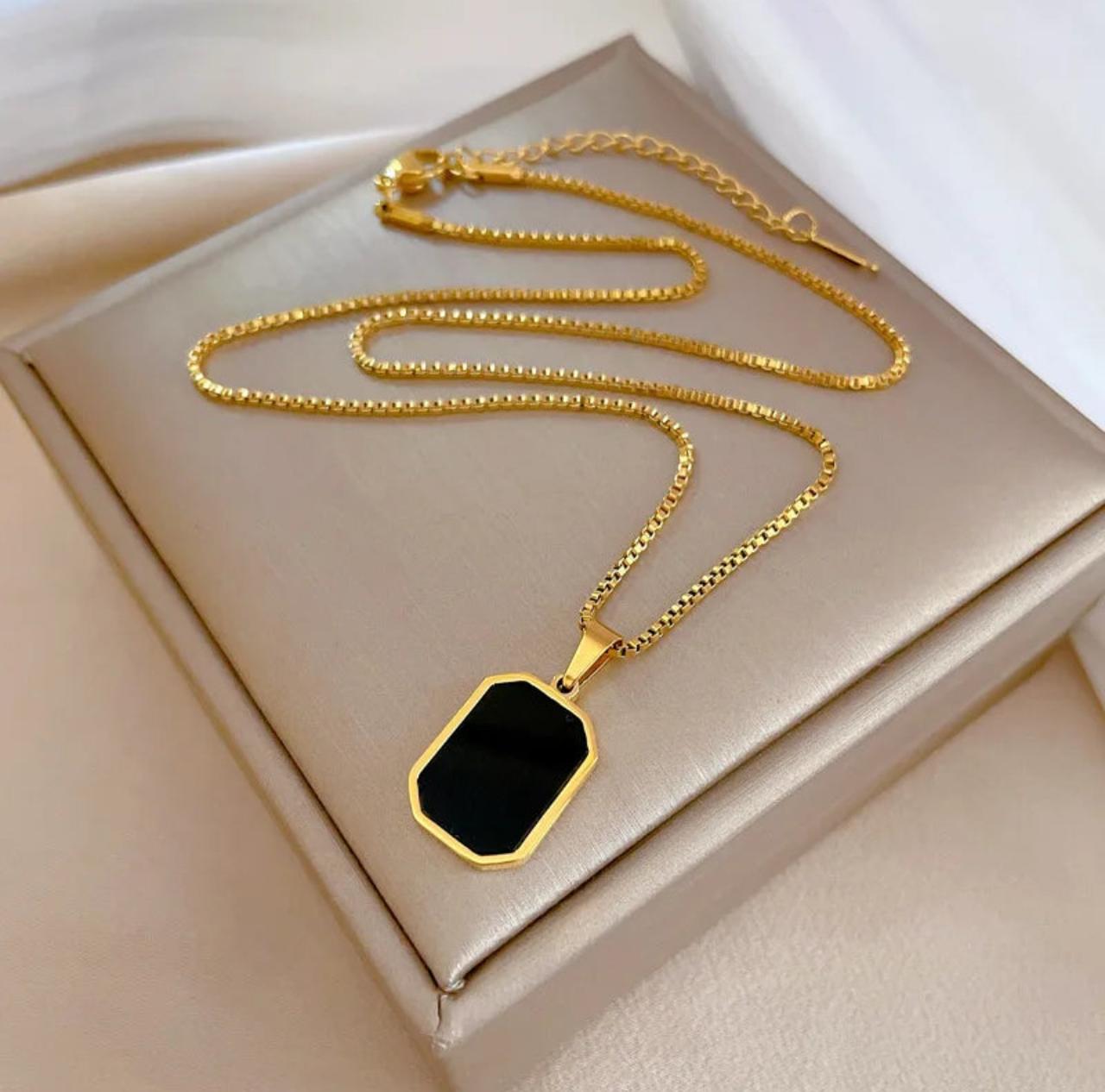 Geometric luxury pendant