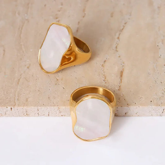 Luxury white shell ring