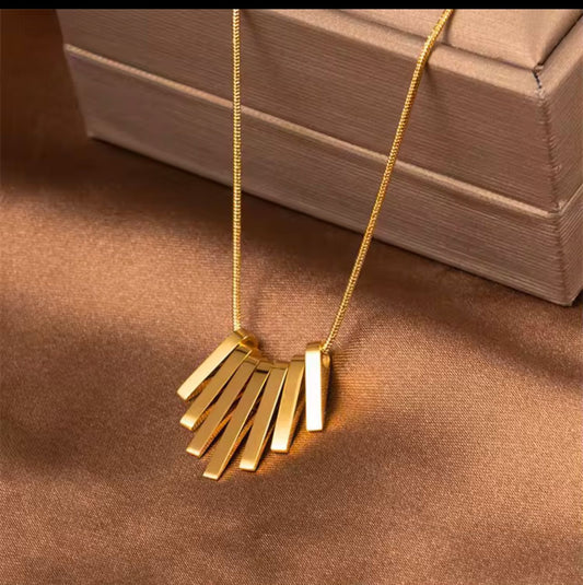 Treading necklace