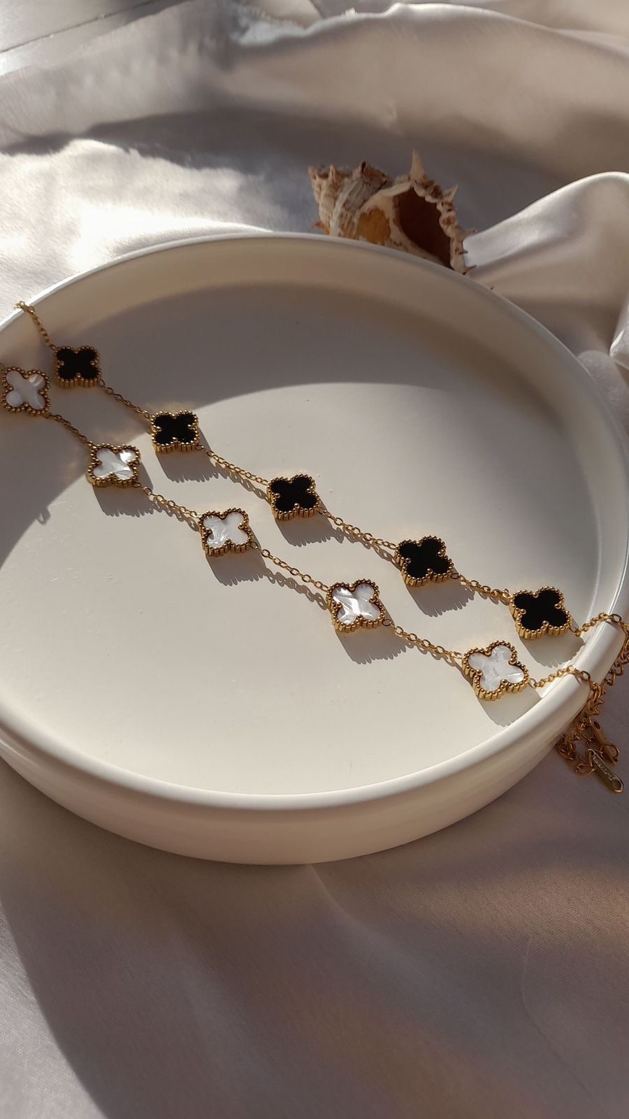 Black/white Clover Bracelet