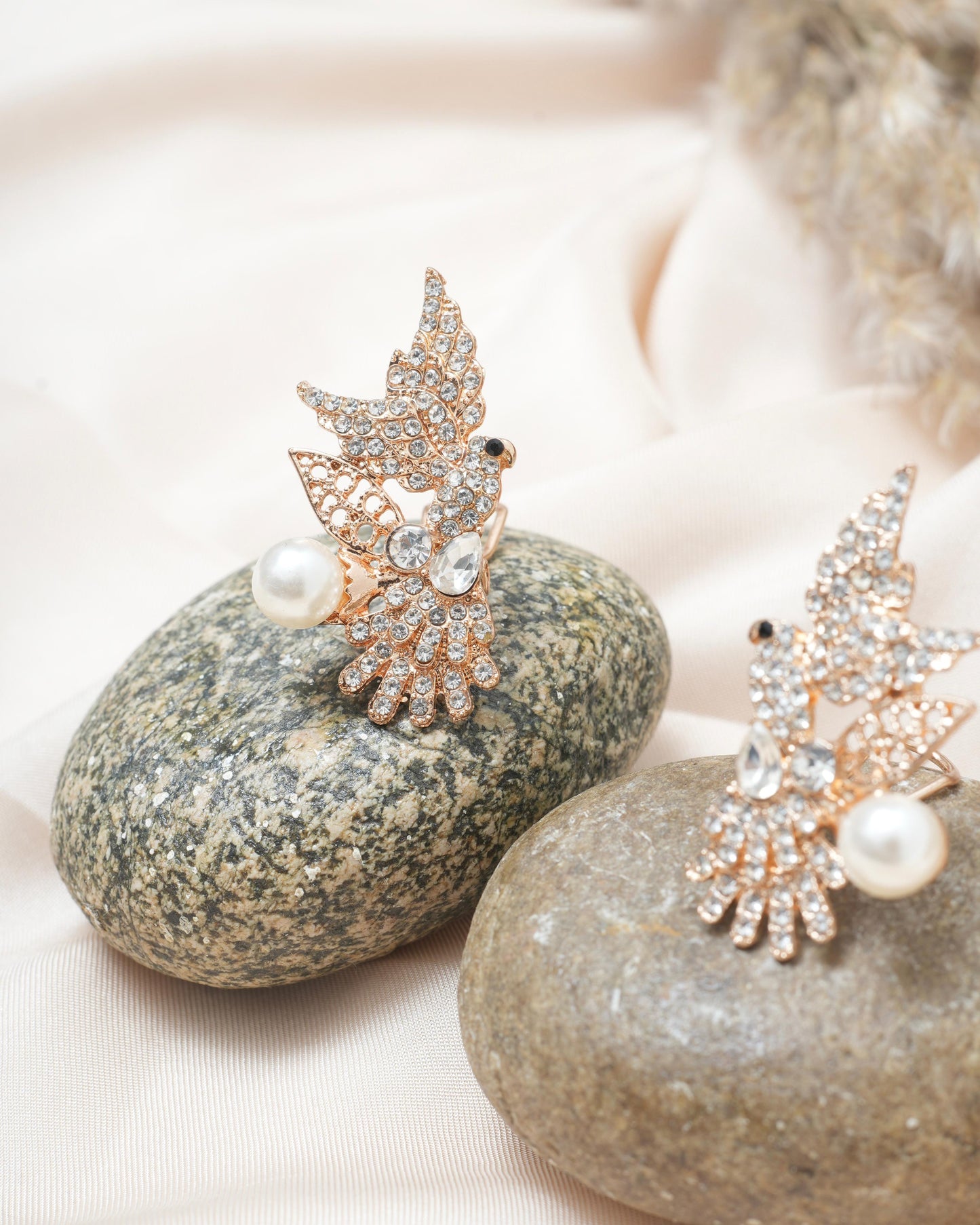 CUCKOO CRYSTAL STONES EARRINGS