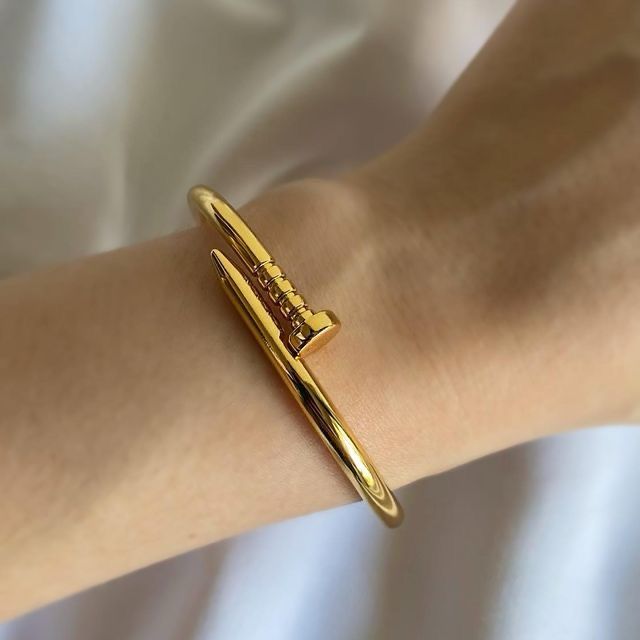 Cartier nail handcuff
